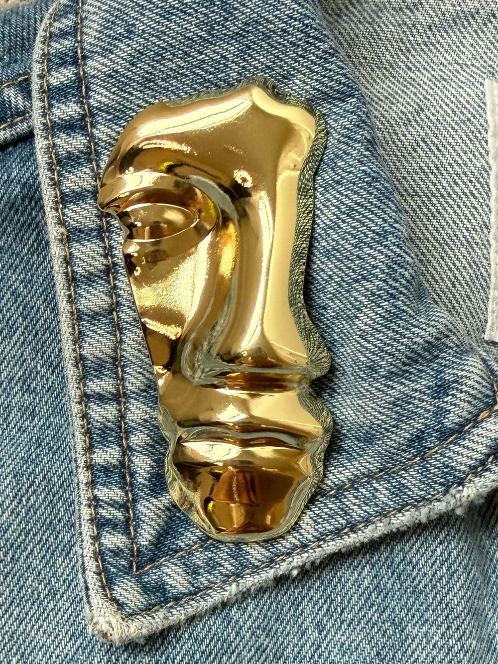 Gold Abstract Face Pin Brooch - Picture 4 of 7
